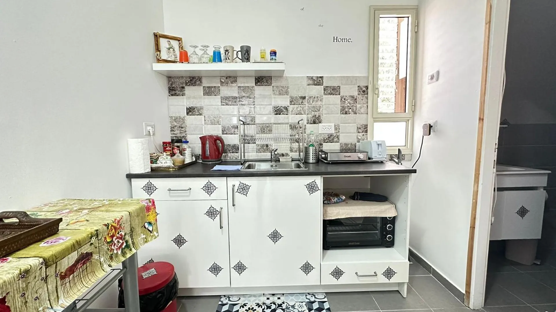 Eman Sweet Home - Cozy Privet Unique Apartment In Haifa Downtown Guest house